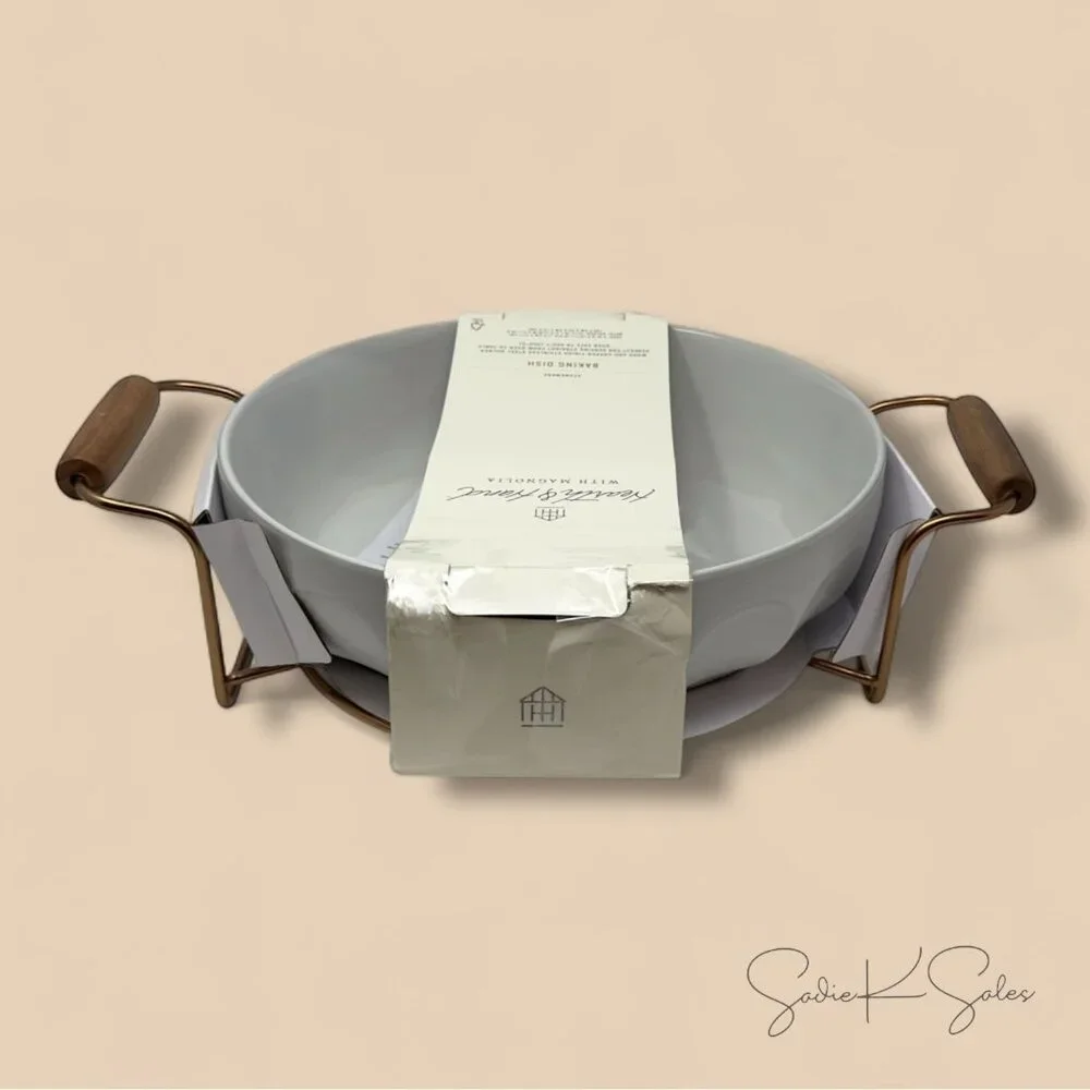 3qt Oven-to-Table Fluted Round‎ Baking Dish w/Carrier - Hearth & Hand Magnolia